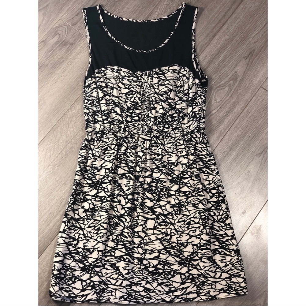 FOREVER 21 TAN ABSTRACT SLEEVELESS MESH DRESS (M)
